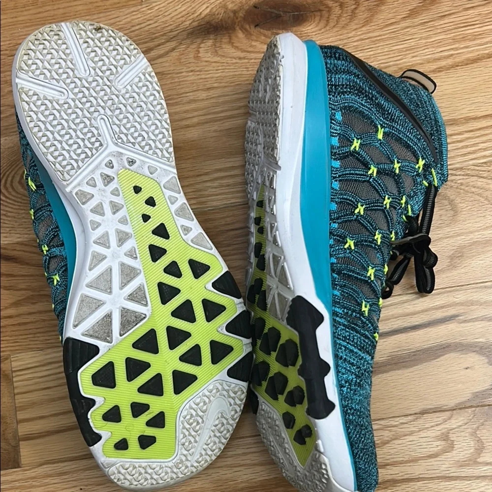 Nike Men's Blue and Yellow Running Shoes - Picture 6 of 17